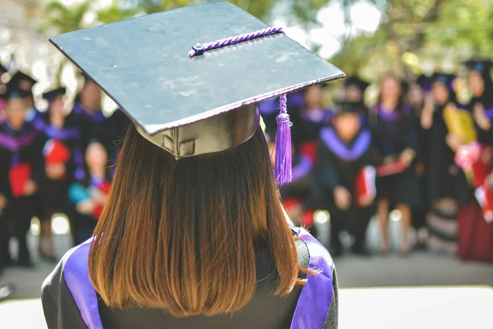 A graduation cap seen from behind